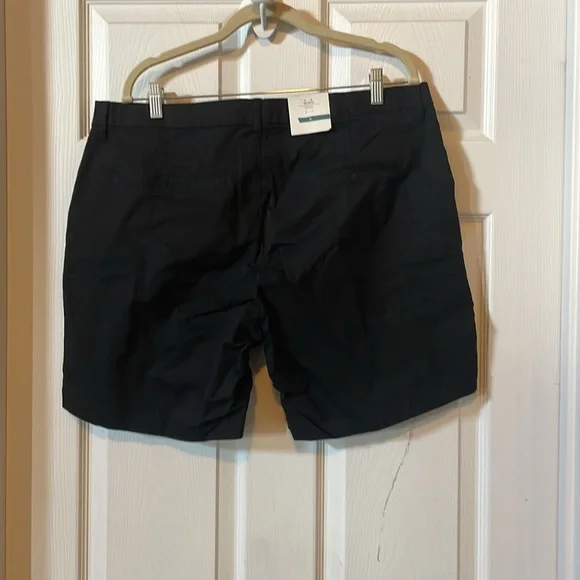 Old navy shorts, black, size 16, 7 inch inseam - Picture 2 of 6